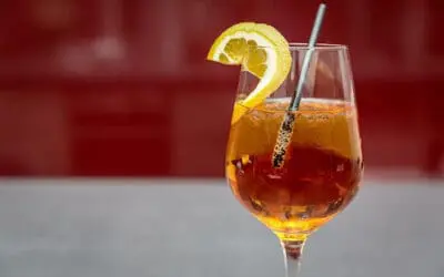 L’arancia nei cocktail: da ingrediente a elemento decorativo