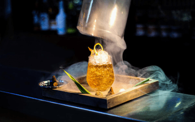 La psicologia del gusto: come i colori e le presentazioni influenzano la percezione dei cocktail