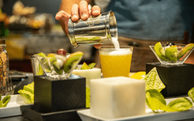 La scienza dei cocktail: come chimica e fisica influenzano il gusto dei drink